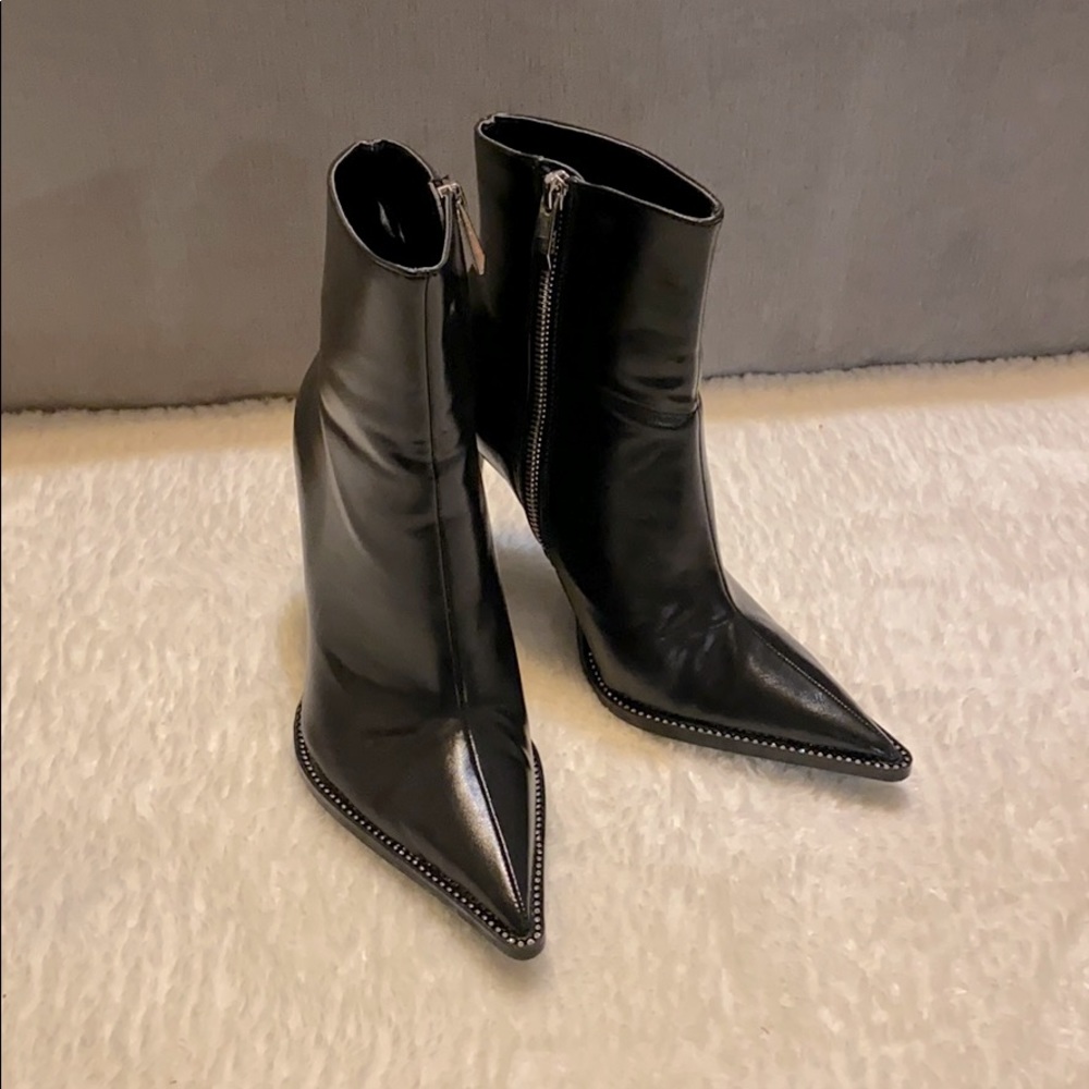 Hot boots with little diamonds